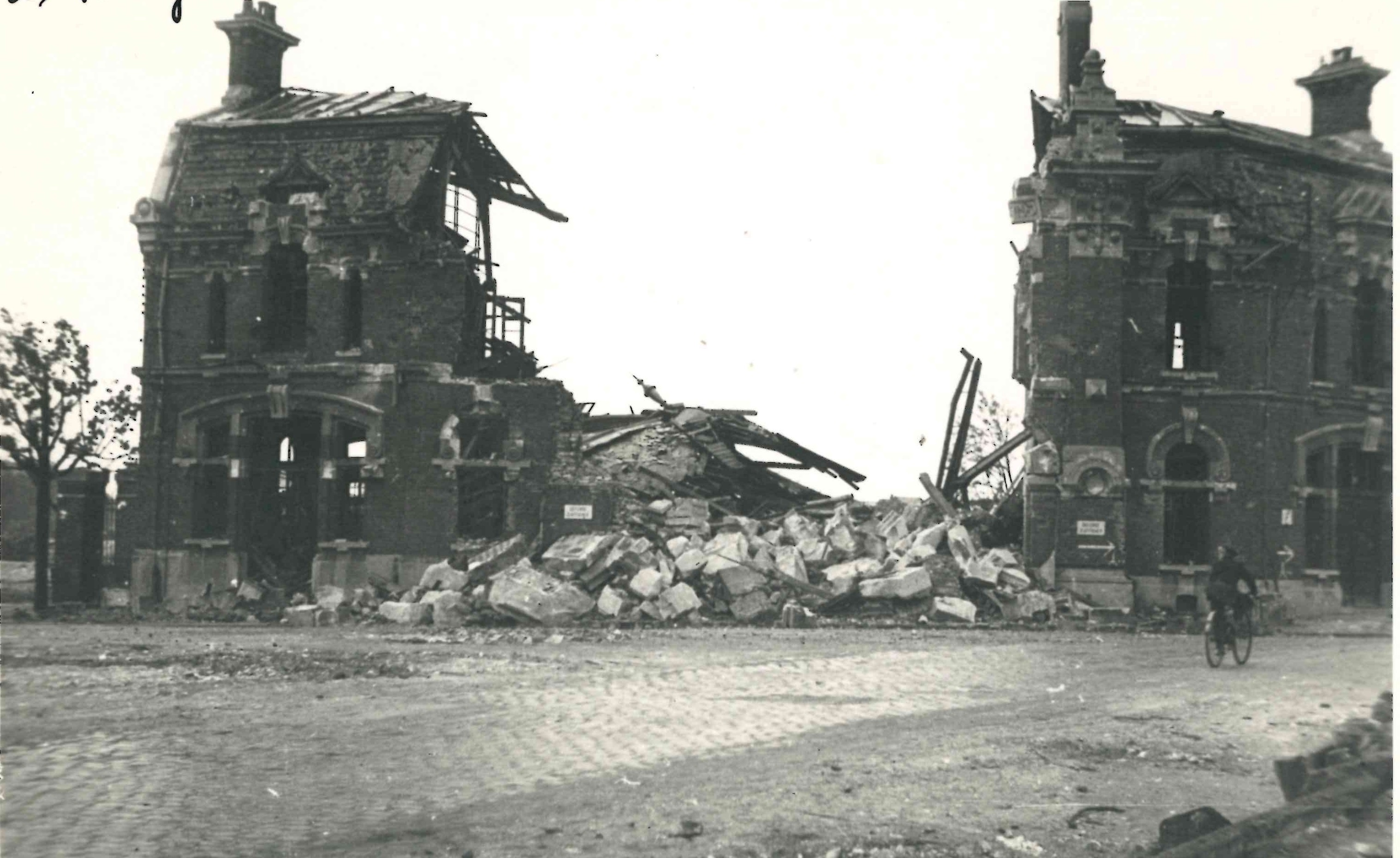 Gare du Cambrésis détruites par le milieu, rue du cambrésis