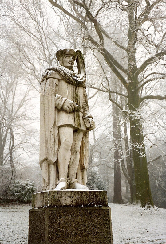 Statue d'Enguerrand de Monstrelet