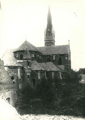 Église Immaculée Conception partiellement endommagée par les bombardements, photo arrière droite